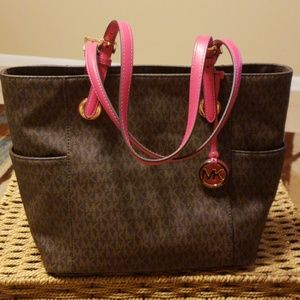 Michael Kors Jet Set Signature Tote